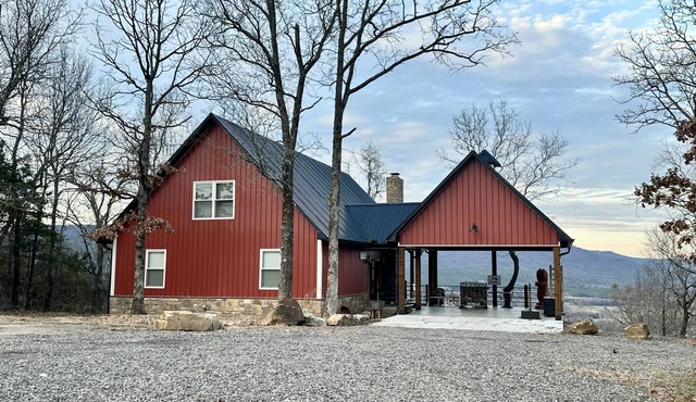Secluded Chickalah Mt. retreat overlooking beautiful Harkey Valley!