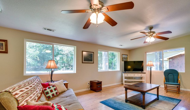 Secluded Diamond City Home w/ Fire Pit!