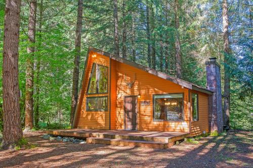 Secluded Greenwater Cabin with Loft Near Rainier in Enumclaw