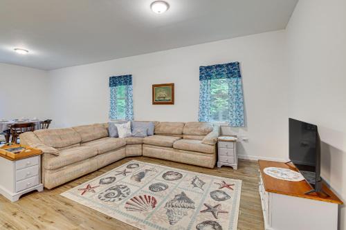 Secluded Orland Cottage w/Grill, Near State Parks