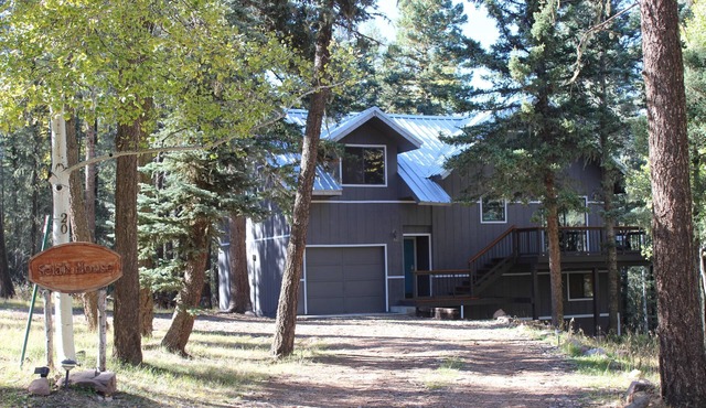 Selah House: Enjoy cool summer days at Angel Fire!