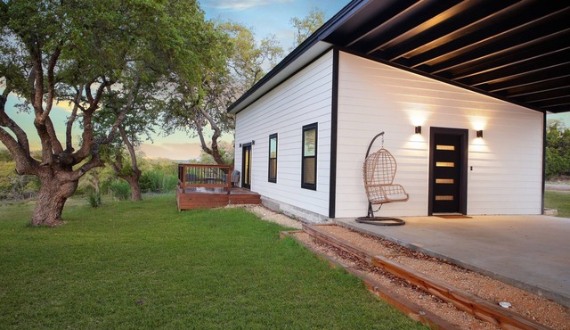 Serene Hill Country Casita ~ Scenic View ~ Patio