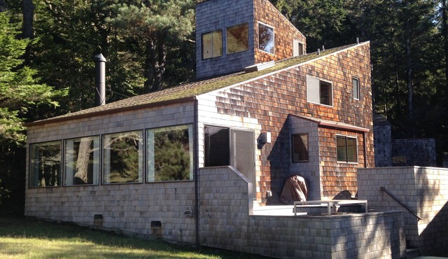 Serene hillside home near Ohlsen’s Rec Center