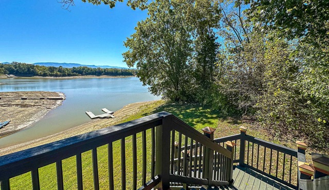 Serene Lakefront Home, Dock, Game room, Fire Pit