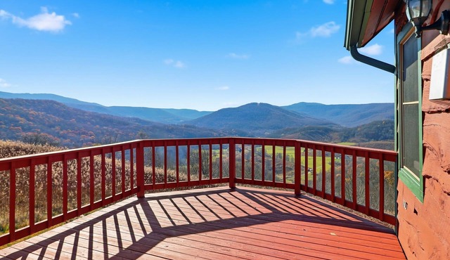 Serene Mountaintop Cabin w/Views near Snowshoe!