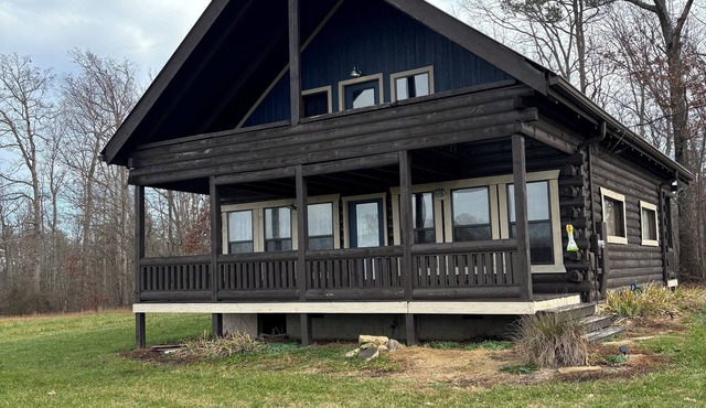 Serene peaceful 2-bedroom cabin in charming Clarkrange/Jamestown in Clarkrange