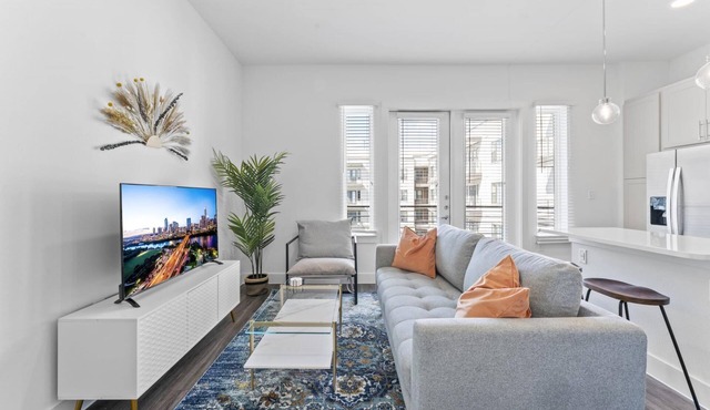 Serene West Downtown Studio w Washer Dryer
