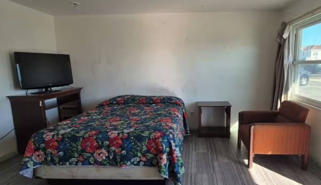 Settle Into a Queen Bed Near Picnic Island Park | Free Parking in Hillsborough County