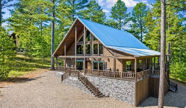 Shadow Dancer - Hot Tub, Outdoor Fireplace, Playground & Fire Pit Near Hochatown