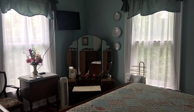 Six Acres Bed & Breakfast in Cincinnati