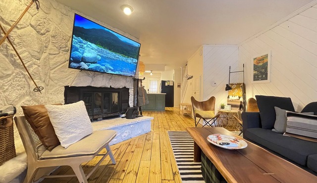 Ski-In/Ski-Out, 2 Units, sleeps 17, Steps to Lifts, Large Families & Groups