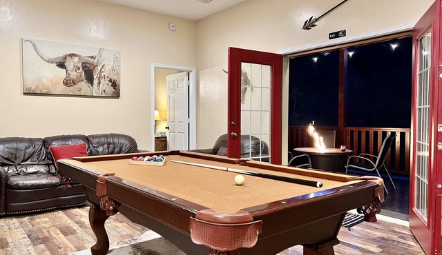 Sleeps 10, 5BD, 4BT, HOT Tub, Pool Table, Near Winter Park & Ski