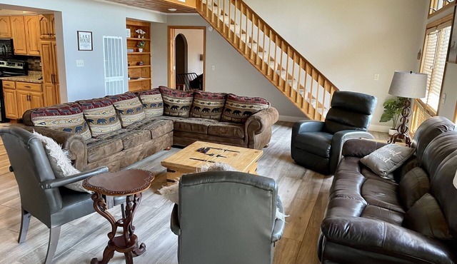 Sleeps 24 -Douglas Lake Access - Boat dock - Game Room - Family Fun! in Dandridge