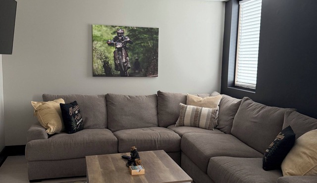 South Williamson Suites 8br 6 bath