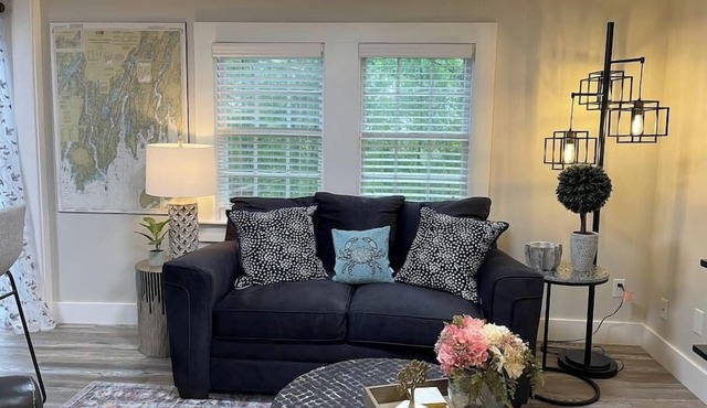 Spacious 1 Bedroom Cottage Close to Everything 5