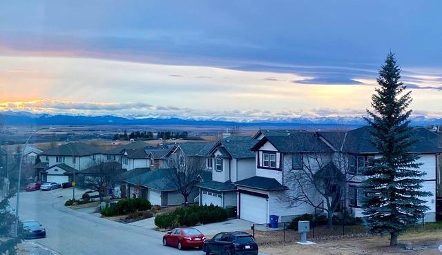 Spacious 2-Bedroom Suite w/Sauna, Pool & Mountain Views