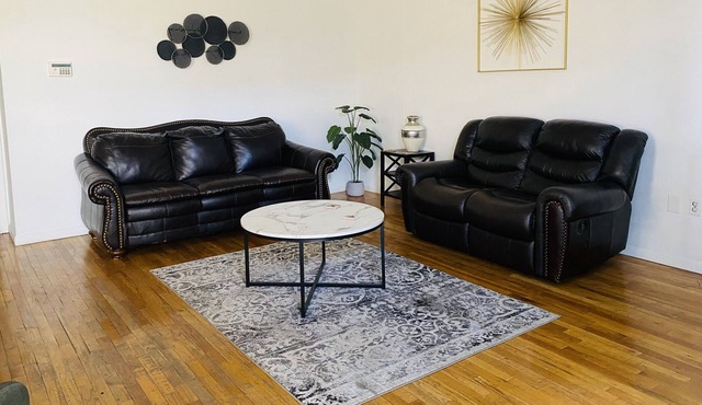 Spacious 2 bedroom loft located in the heart of old town @ Plaza Don Luis