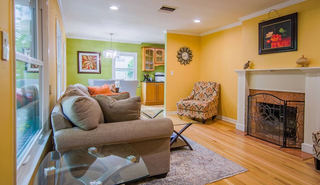 Spacious 2BR House near LAX/beach/So-fi Stadium/forum