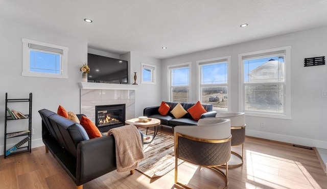 Spacious 3BR|2.5Bth | Free parking in Saddle Ridge