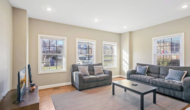 Spacious 3BR Home near Tysons and Metro | Private Yard