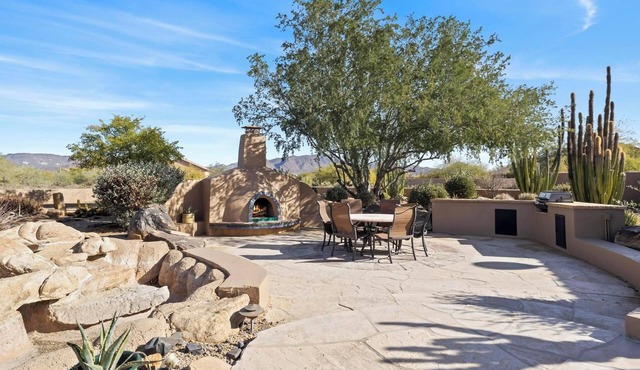 Spacious 4-bedroom house in charming Cave Creek with WiFi, AC