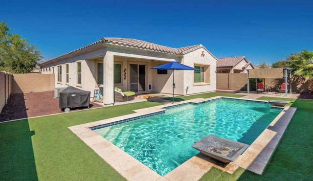 Spacious 4-bedroom house with Pool, WiFi and AC in brilliant Buckeye