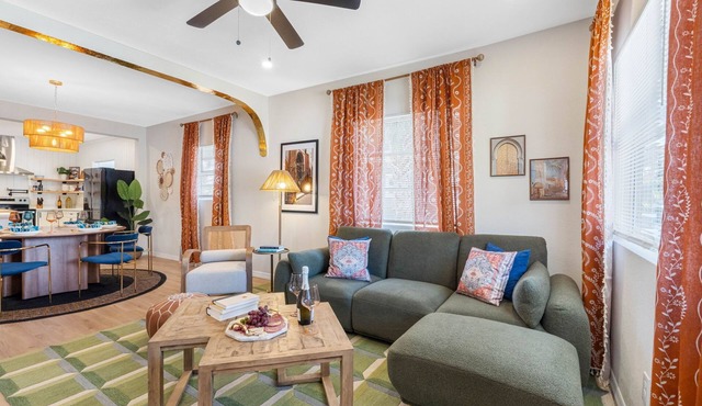 Spacious 4BR with BBQ & Relaxing Backyard Patio 7 Minutes from Ybor Highlights