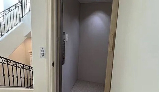 Spacious 5-bedroom house in Marina del Rey WALKING DISTANCE to the beach