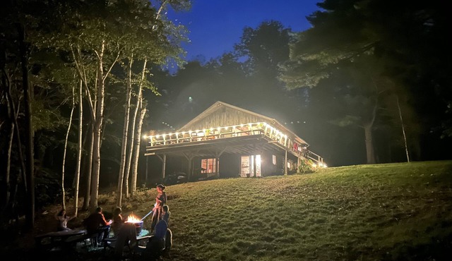 Spacious Lakefront Home, Large deck, SUP, Firepit & Dock!