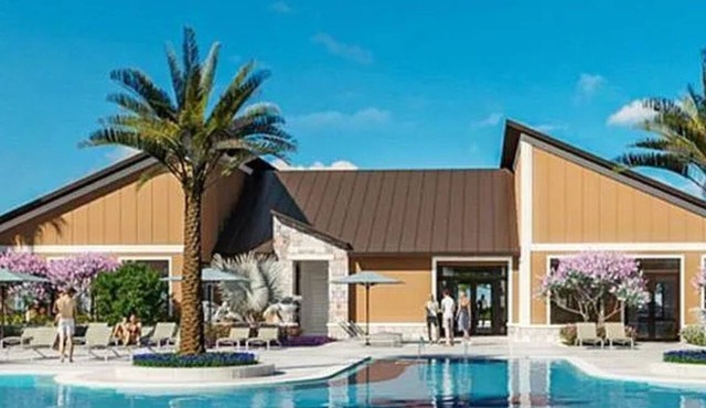 Spacious Modern 4BR Pool Oasis Near Legoland w/Mother-In-Law Suite/Private Apt in Eagle Lake