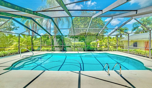 Spacious & Private North Lakeland Getaway w/Pool - 50 Minutes to Disney!