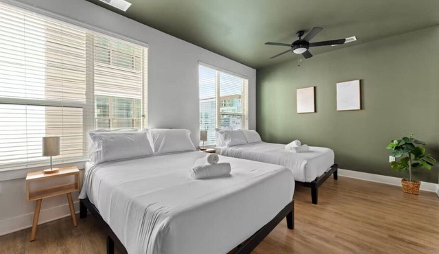 Spacious Studio in Midtown/Free Pool and Parking