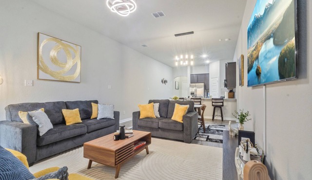 Spacious & Stylish 3BR Retreat with 2 Full Baths – Your Perfect Getaway!