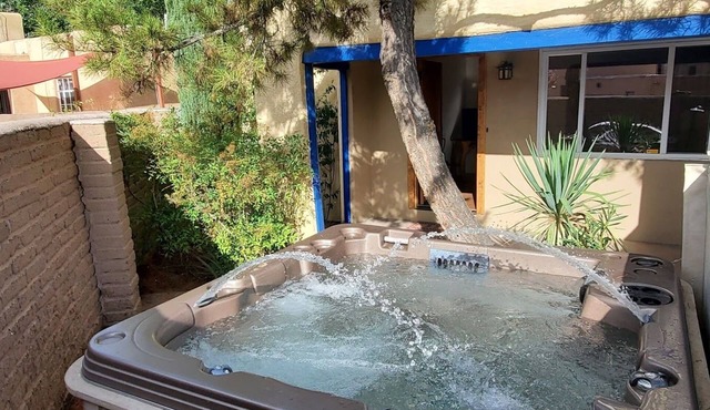 Special 50% off-Knobhill/UNM 2BR Hottub Retreat