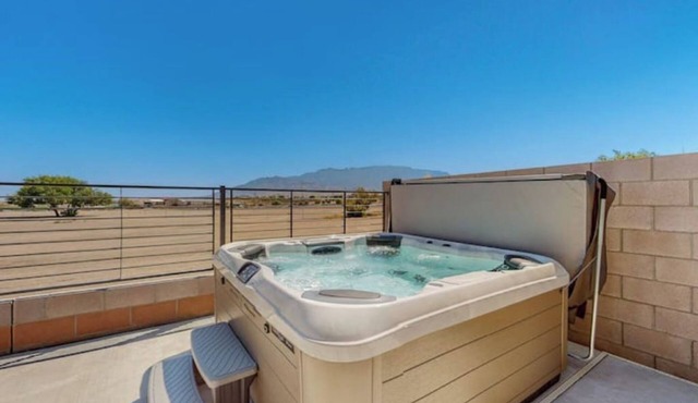 Splendid Balloon Fiesta House w/Hot Tub