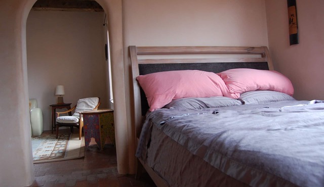 Splendid Sunny Guest Suite, Private Bath, Country Setting. Romantic getaway !