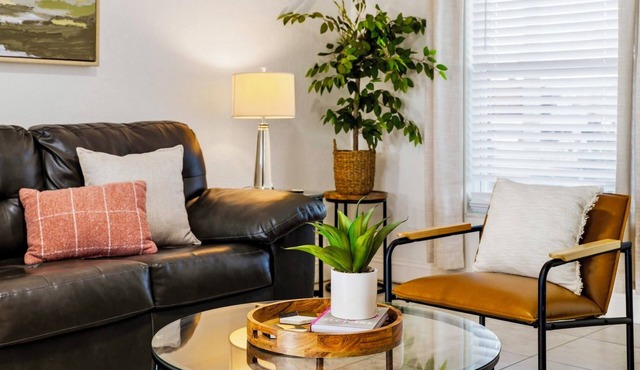 Spotless 4BR Tampa Home · Backyard · Pet-Friendly