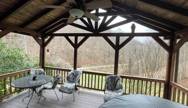 Squirrel Nest | Hot Tub Cabin Near Red River Gorge