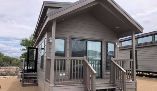 Studio Cabin W/Loft Sleeps 6, Top Notch Amenities, 30 Min to Sedona- No Pets