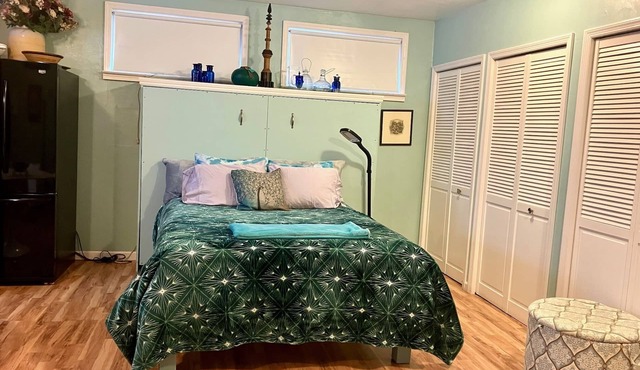 Studio in Town Center - between the Beach and Giant Redwoods