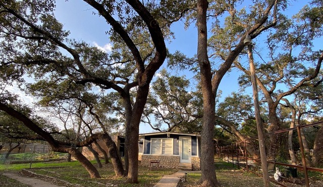 Studio near Lake Travis | Free On-Site Boat Parking