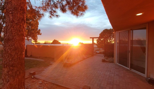 Stunning 4- bedroom Sandia Heights home w/mountain and city views!