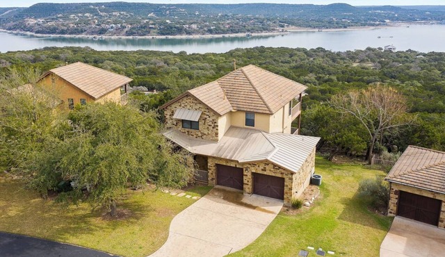 Stunning Lake Travis Views, All Hollows Amenities