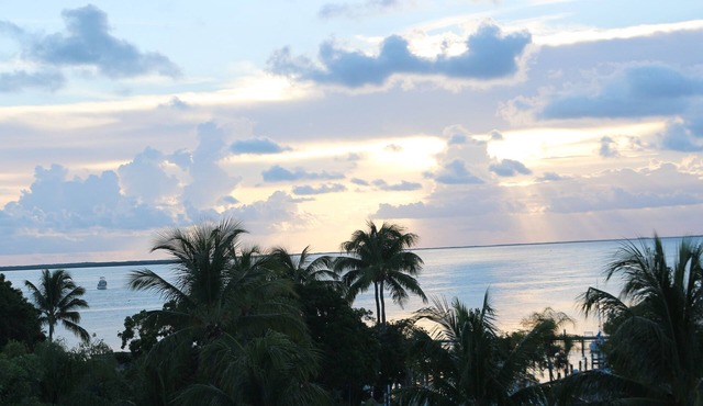 Stunning Ocean View/Sunsets, A true "Gem by the Sea" great for relaxation & fun