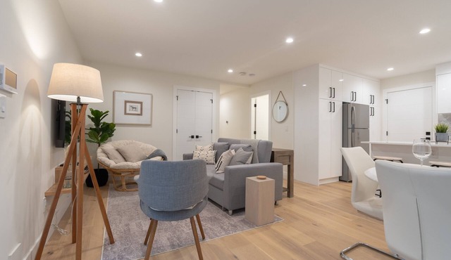 Stylish 2BR/1BA close to City Centre bsmt suite