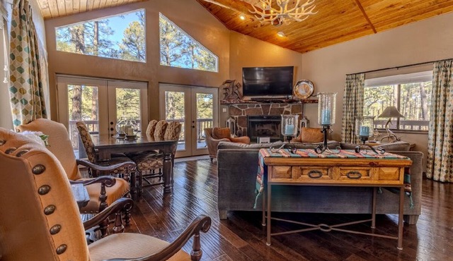 Stylish Cozy Cabin Surrounded in Pines- Hot Tub