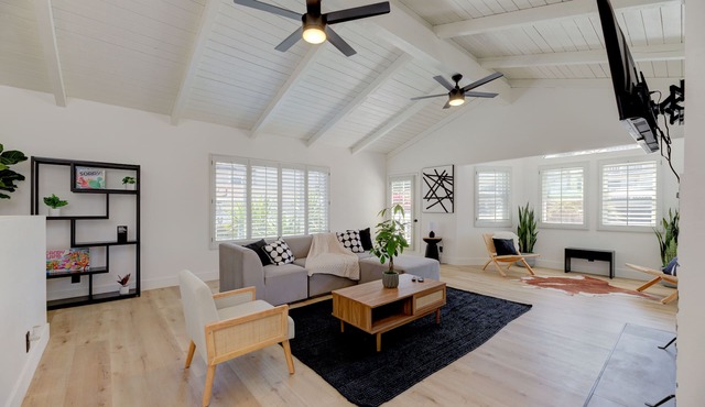 Stylish & Cozy | Mins to Beach | Theater | Hot Tub