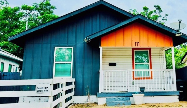 Stylish Downtown Cottage near Alamodome, Hemisphere & Riverwalk