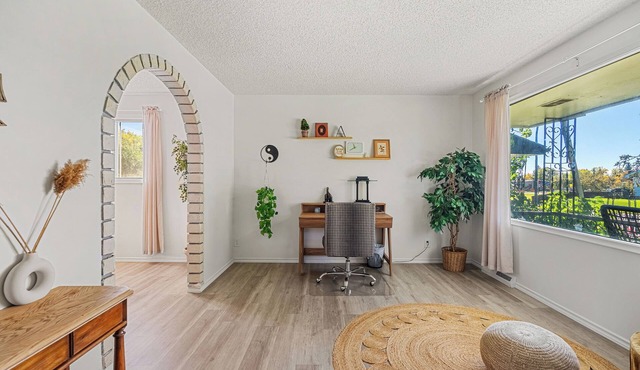Stylish Family Suite - quiet, spacious, full kitchen, 3BR, sleep 8