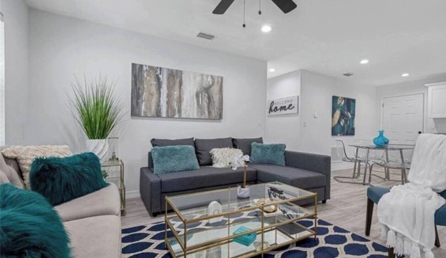 Stylish in heart of Tampa 2bed/2bath Close to YBOR